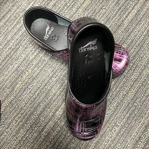 Dansko Professional Crosshatch Patent Clog Size 37 (6.5-7)